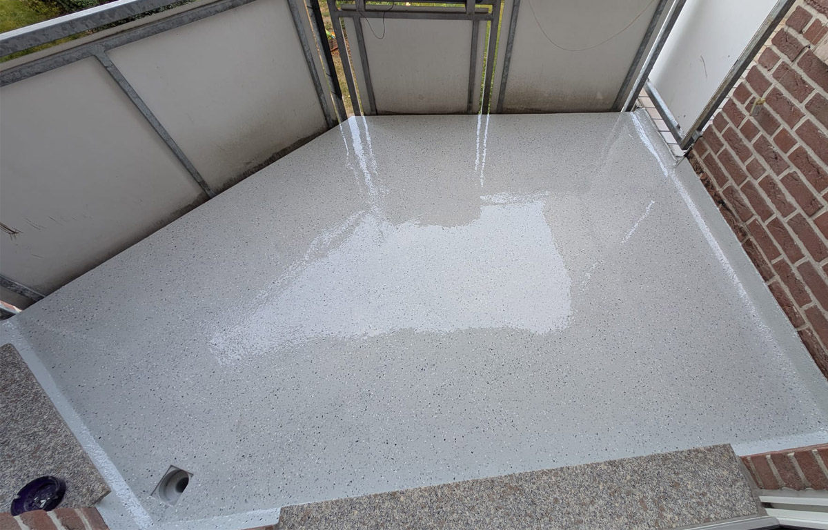 Neuabdichtung von Balkon und Garagendach zur Vorbeugung von Feuchtigkeitsschäden.